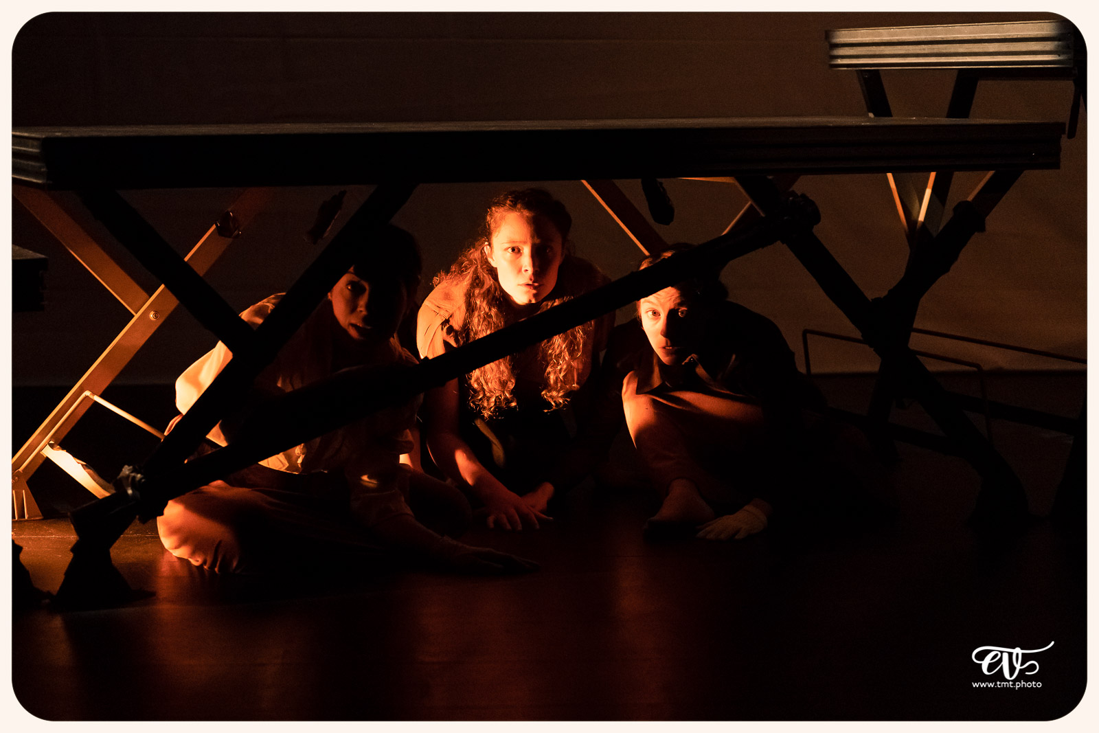 LA MESNIE H. - UN JOUR D'ÉTÉ